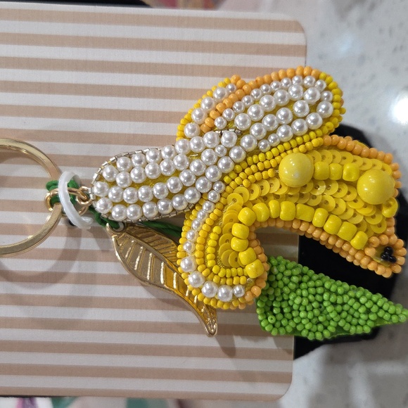 🍌🔹️Piper K 🔹️UK exclusive  Hand Beaded Banana Keychain Bag Charm - Picture 4 of 5